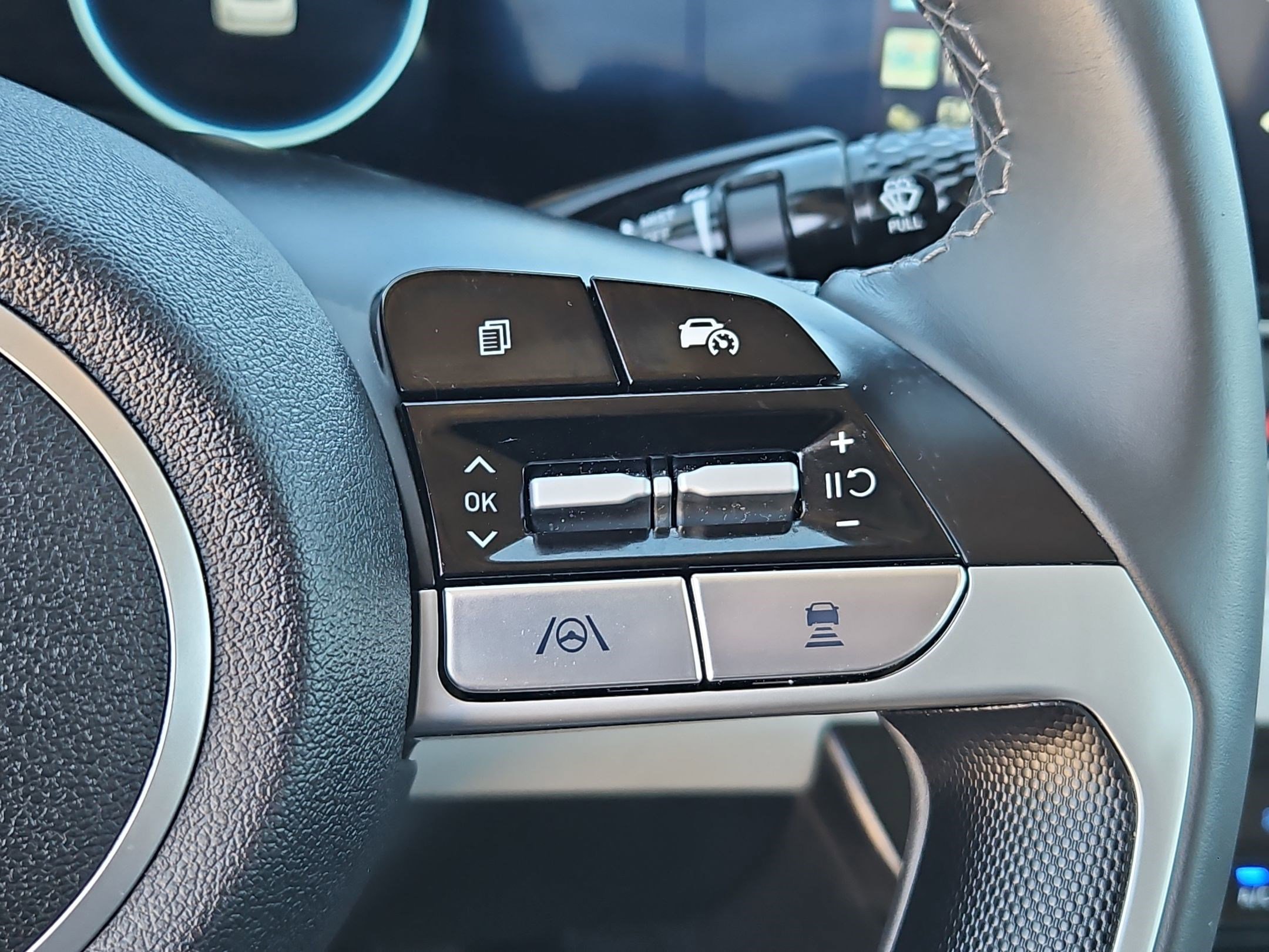 Used 2025 Hyundai Elantra Limited image 18