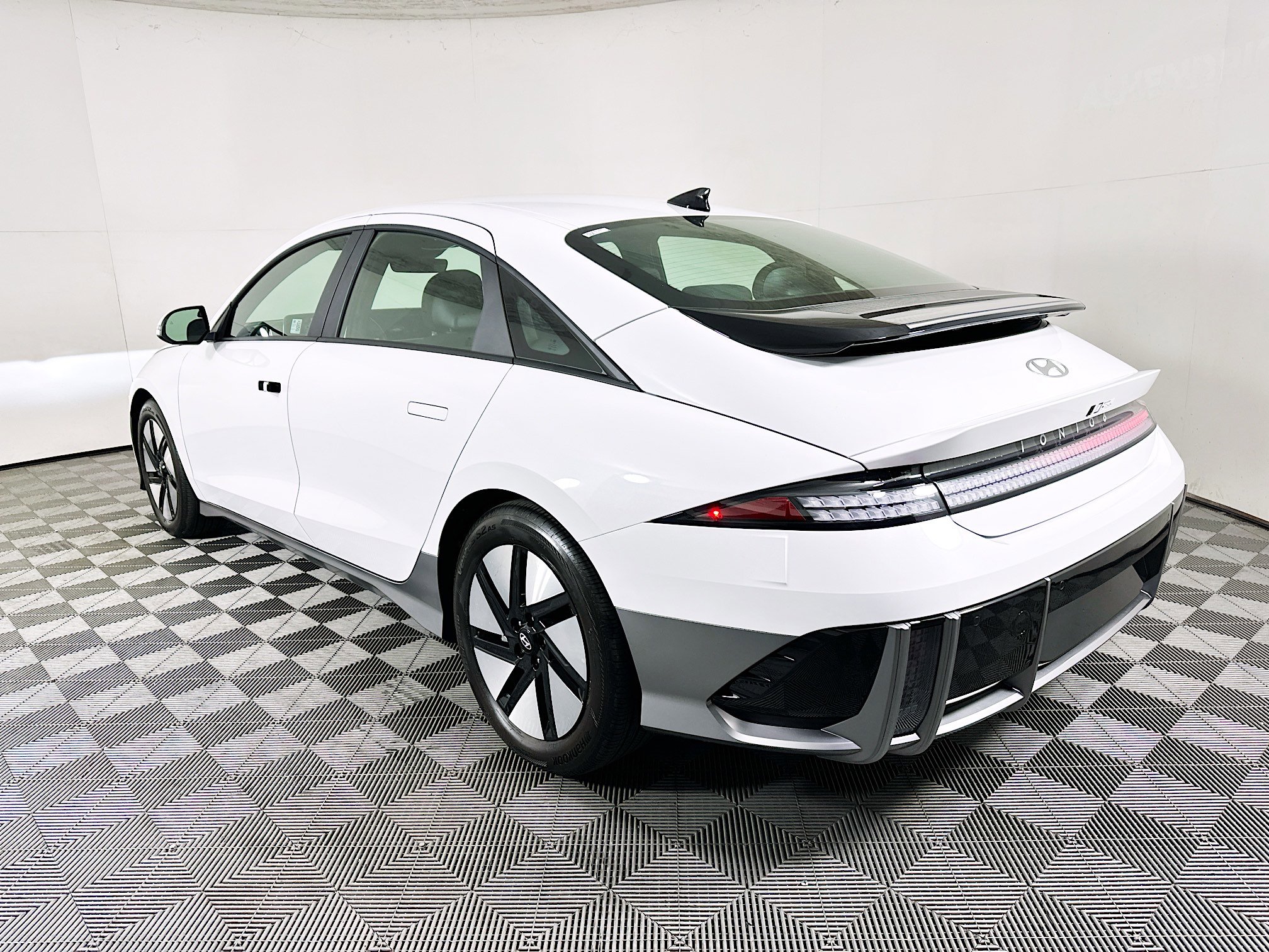 Used 2024 Hyundai Ioniq 6 SE image 5