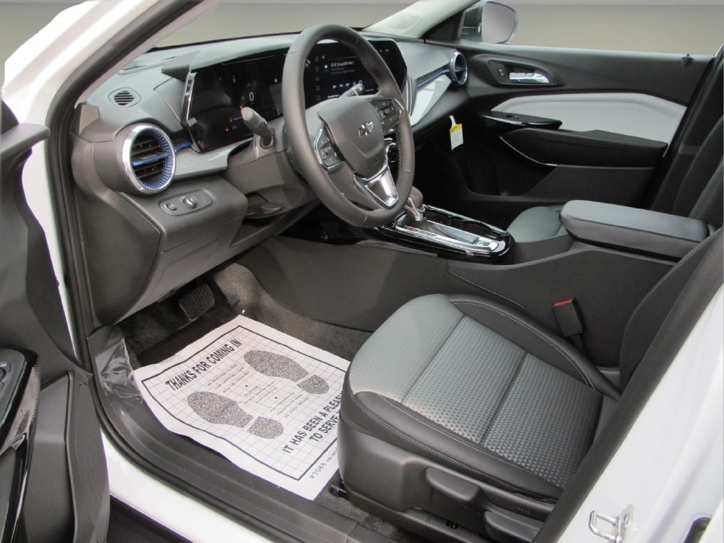 New 2026 Chevrolet Trax LT w/ Driver Confidence Package FWD image 9