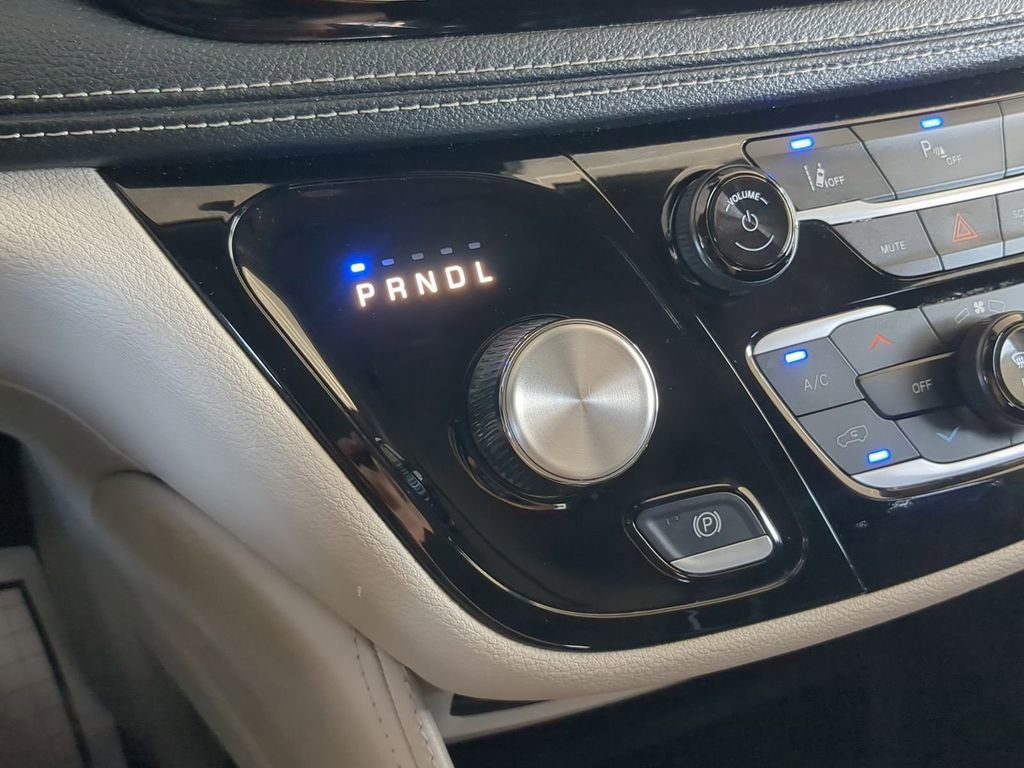 Used 2023 Chrysler Pacifica Limited image 18