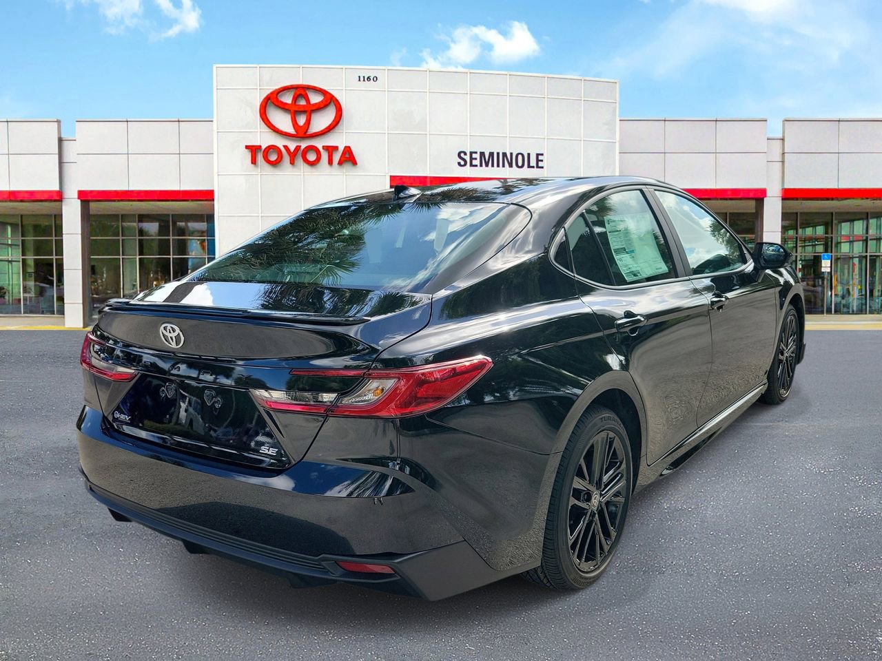 Used 2026 Toyota Camry SE image 3