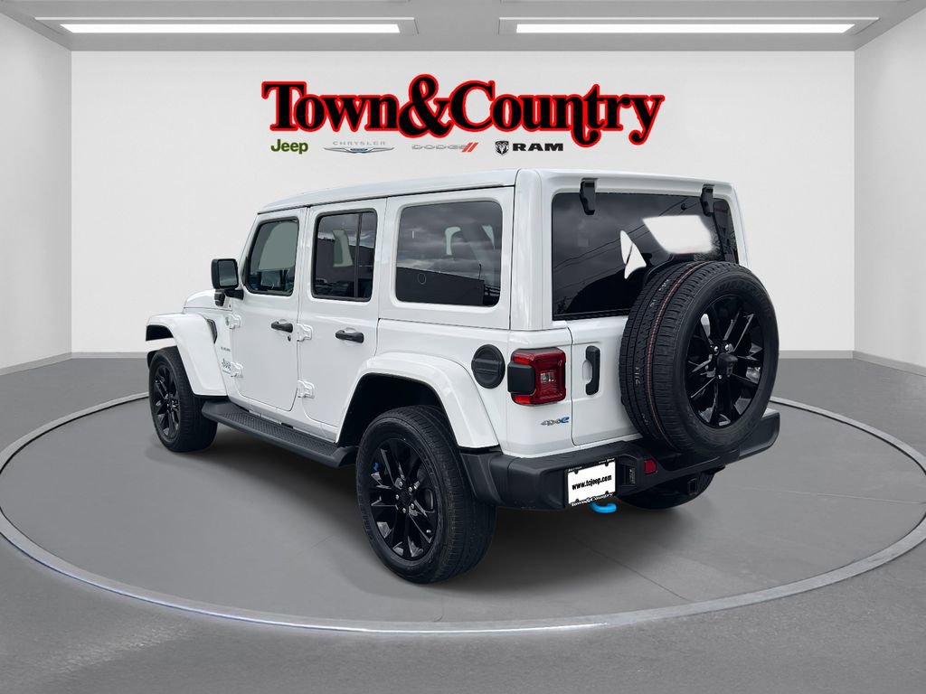 Used 2023 Jeep Wrangler Unlimited Sahara w/ Cold Weather Group image 7