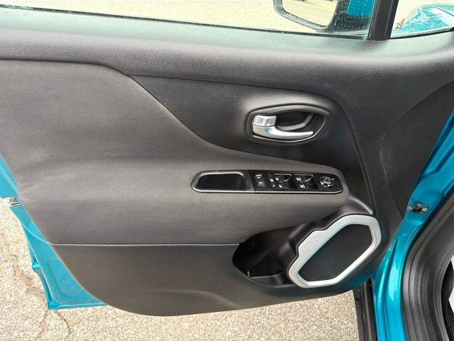 Used 2021 Jeep Renegade Latitude AWD/4WD image 11
