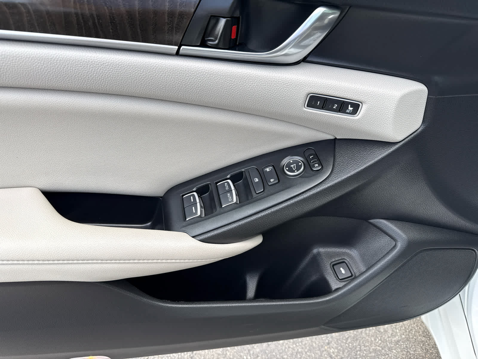 Used 2021 Honda Accord EX-L image 10