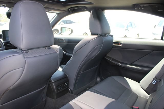 Certified 2025 Lexus IS 350 F Sport RWD image 9