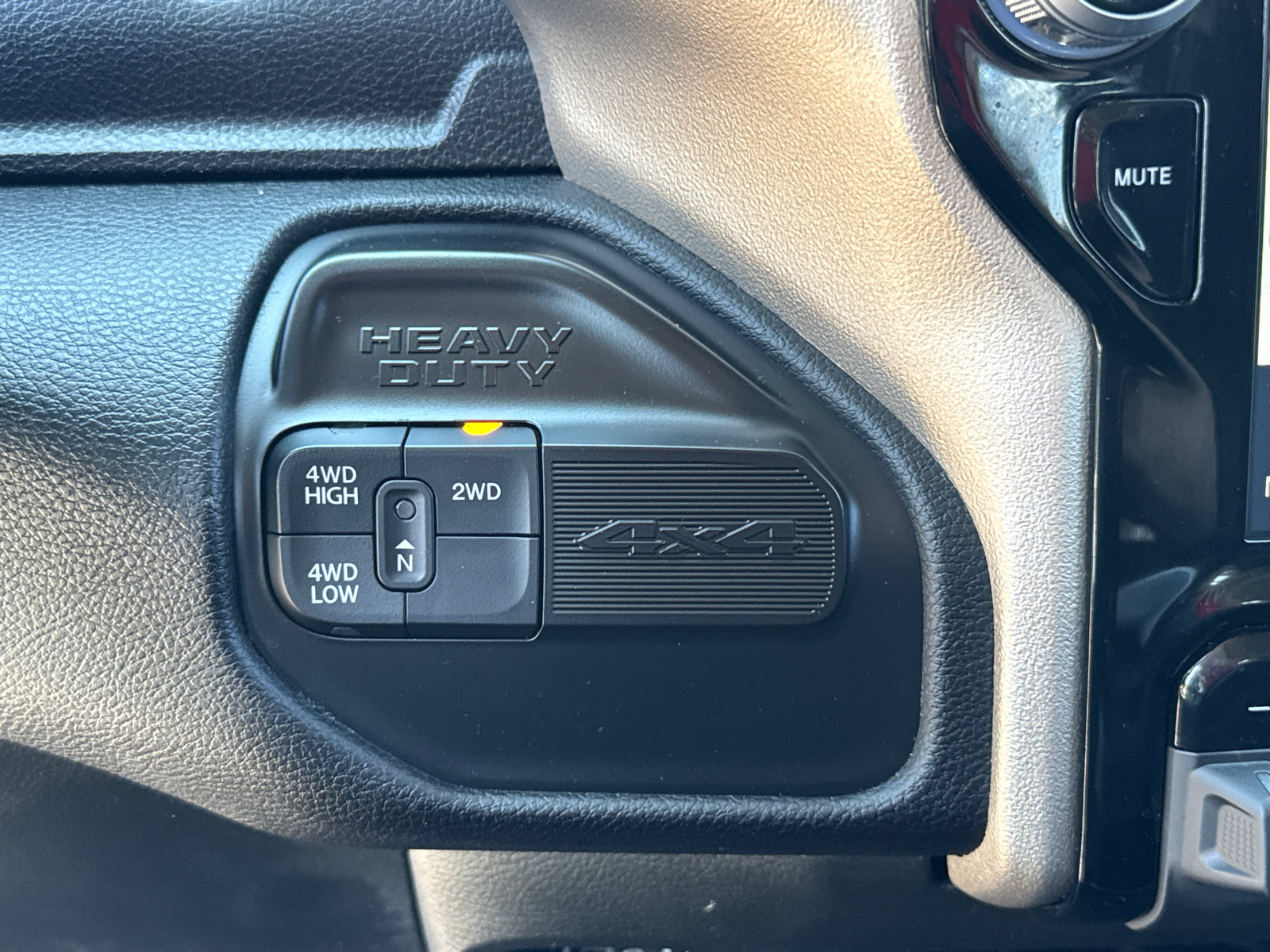 Used 2024 RAM 2500 Laramie AWD/4WD image 16