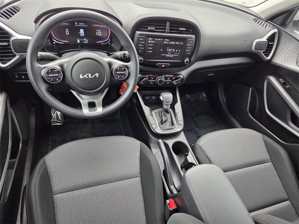 Used 2023 Kia Soul LX w/ LX Technology Package image 9