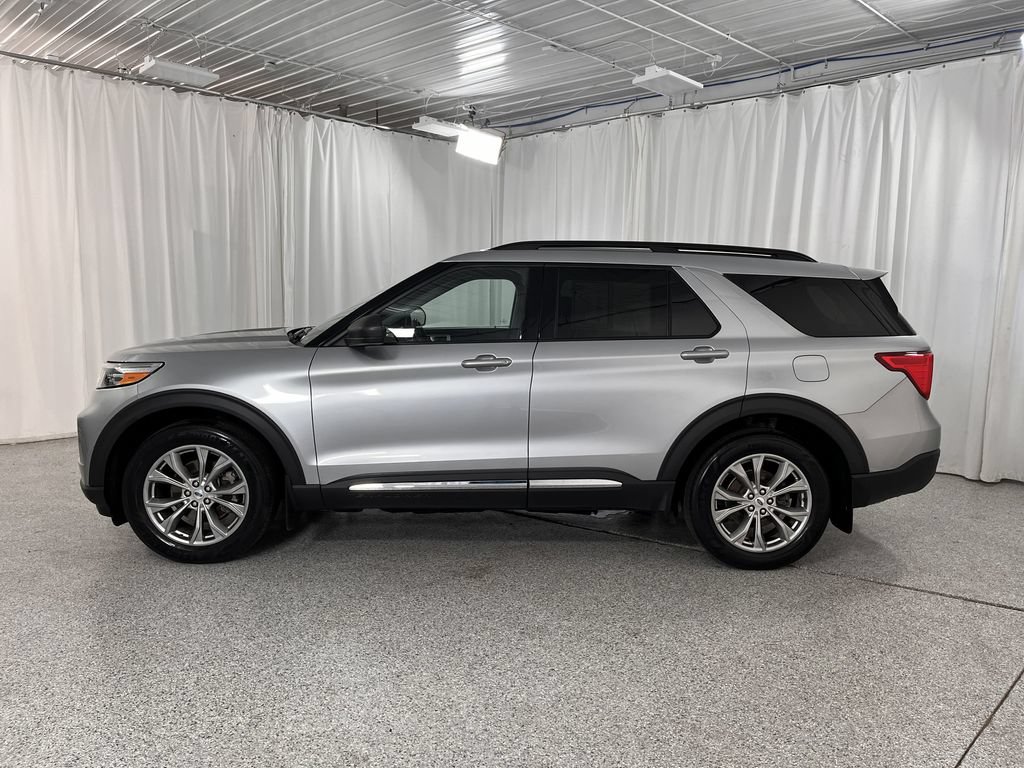 Used 2023 Ford Explorer XLT w/ Equipment Group 202A AWD/4WD image 17