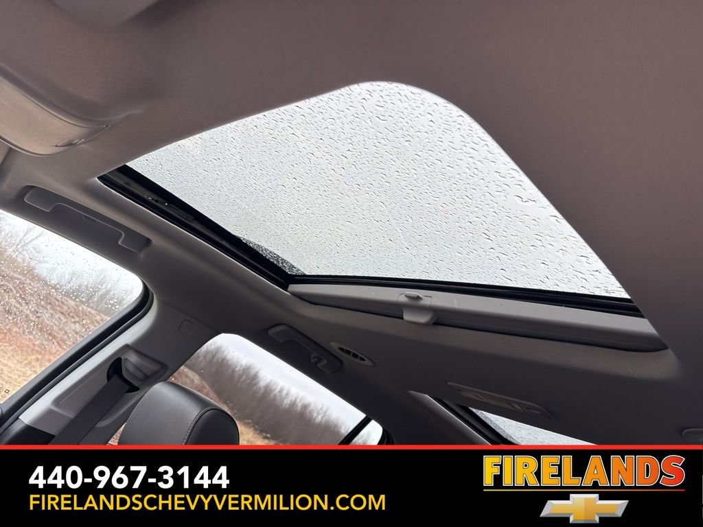 Used 2023 GMC Acadia SLT w/ Technology Package image 3