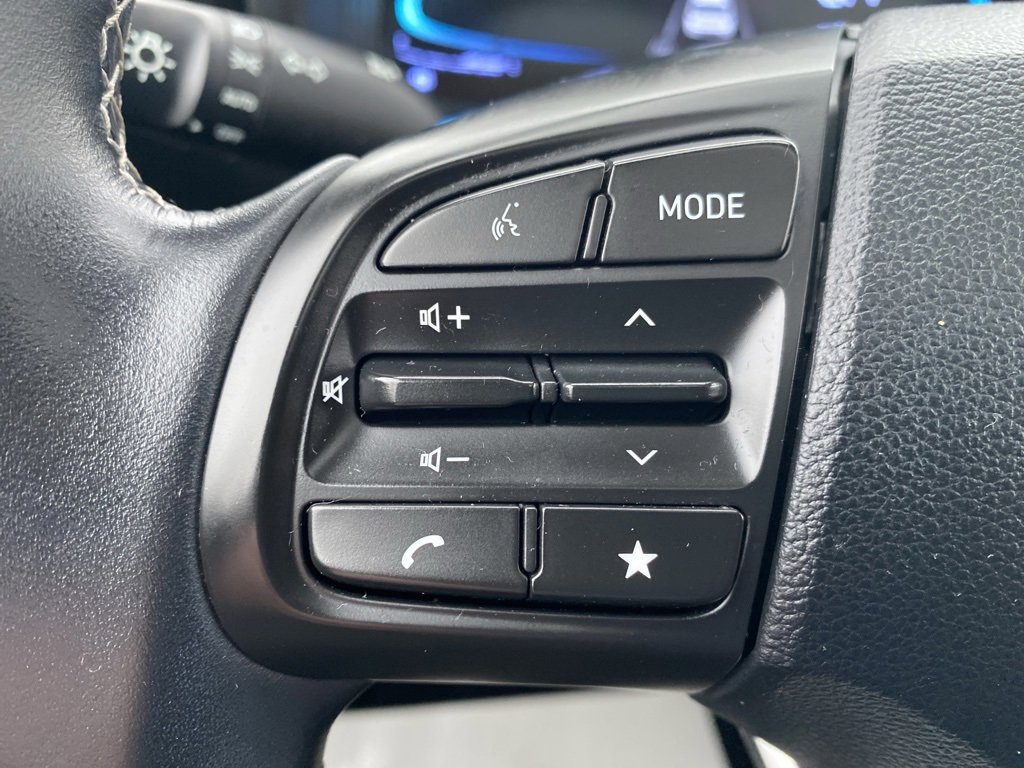 Used 2023 Hyundai Venue SEL image 23