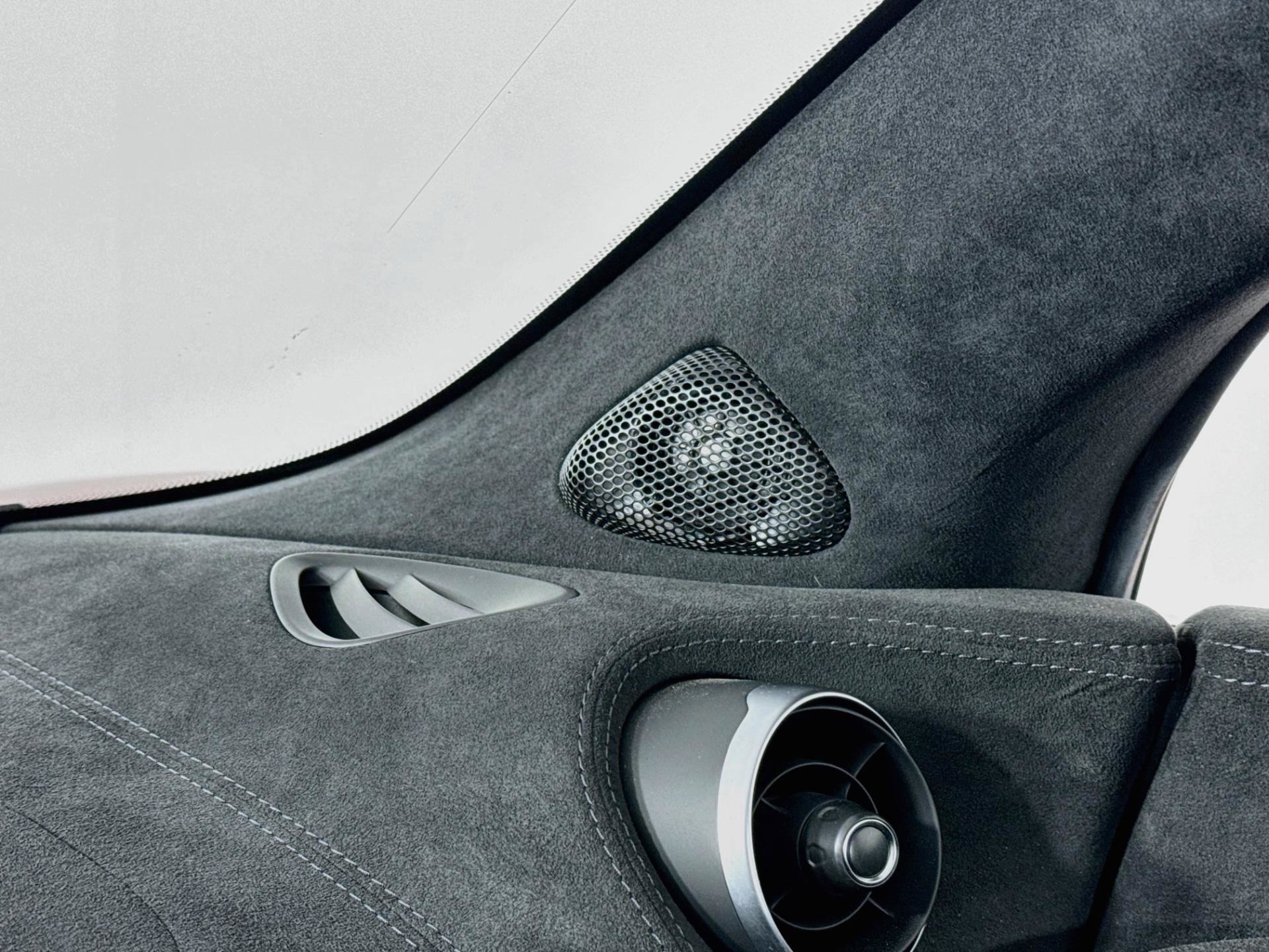 Used 2020 McLaren 620R RWD image 38