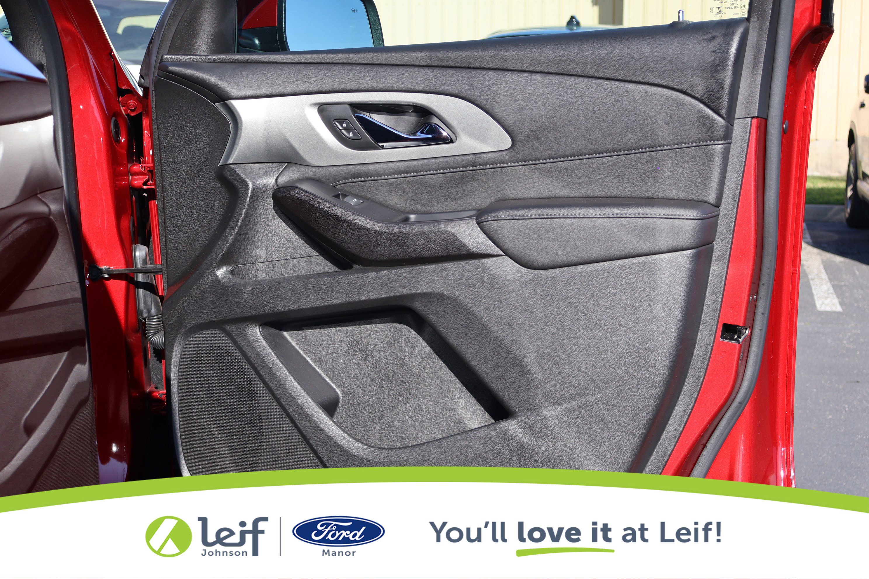 Used 2023 Chevrolet Traverse LT image 38