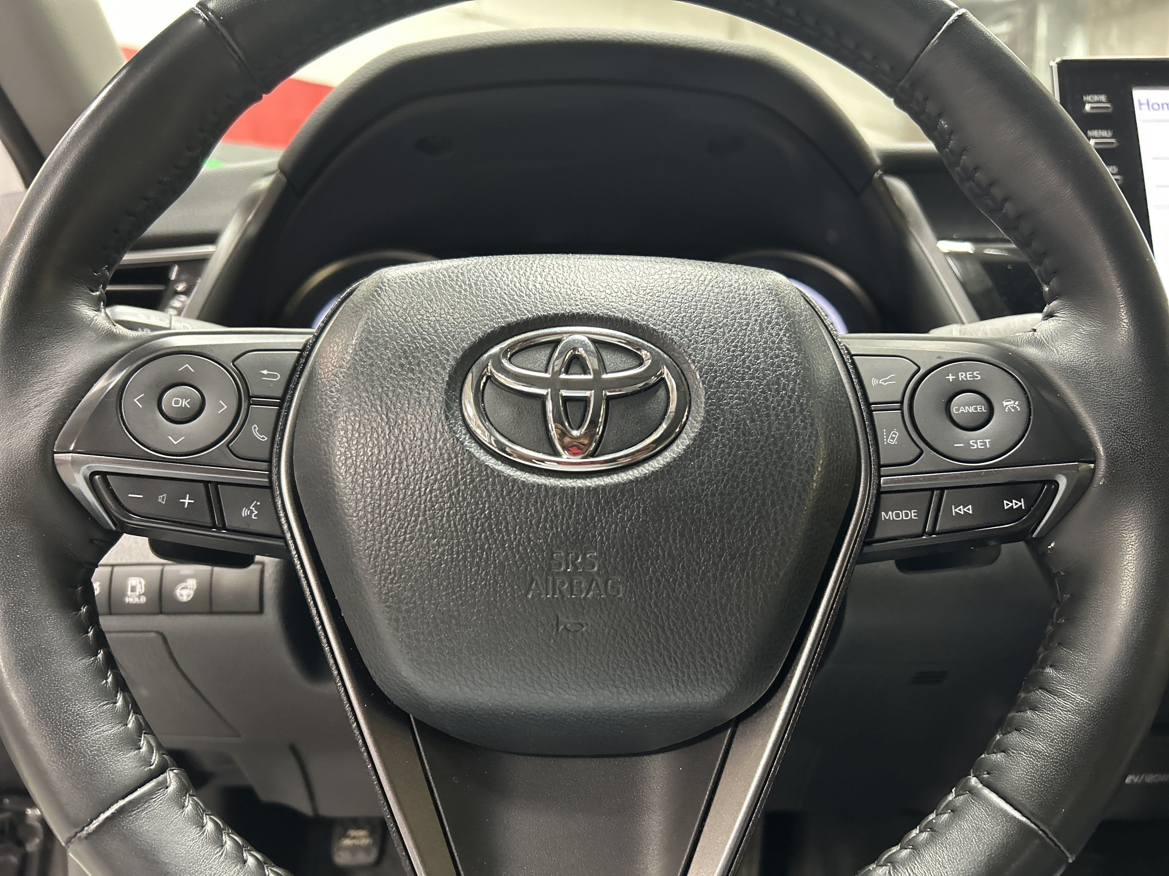 Used 2024 Toyota Camry SE w/ Cold Weather Package FWD image 17