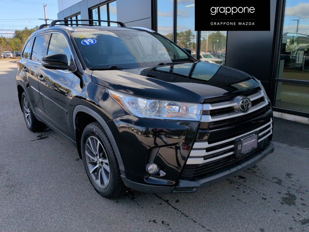Used 2019 Toyota Highlander XLE image 1