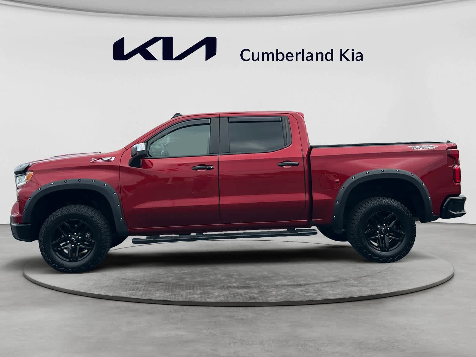 Used 2024 Chevrolet Silverado 1500 LT Trail Boss w/ Convenience Package II AWD/4WD image 2