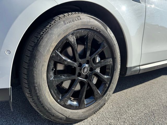 Used 2025 Land Rover Range Rover Sport SE image 2