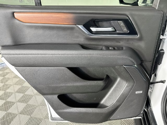 Used 2025 GMC Yukon Denali AWD/4WD image 22
