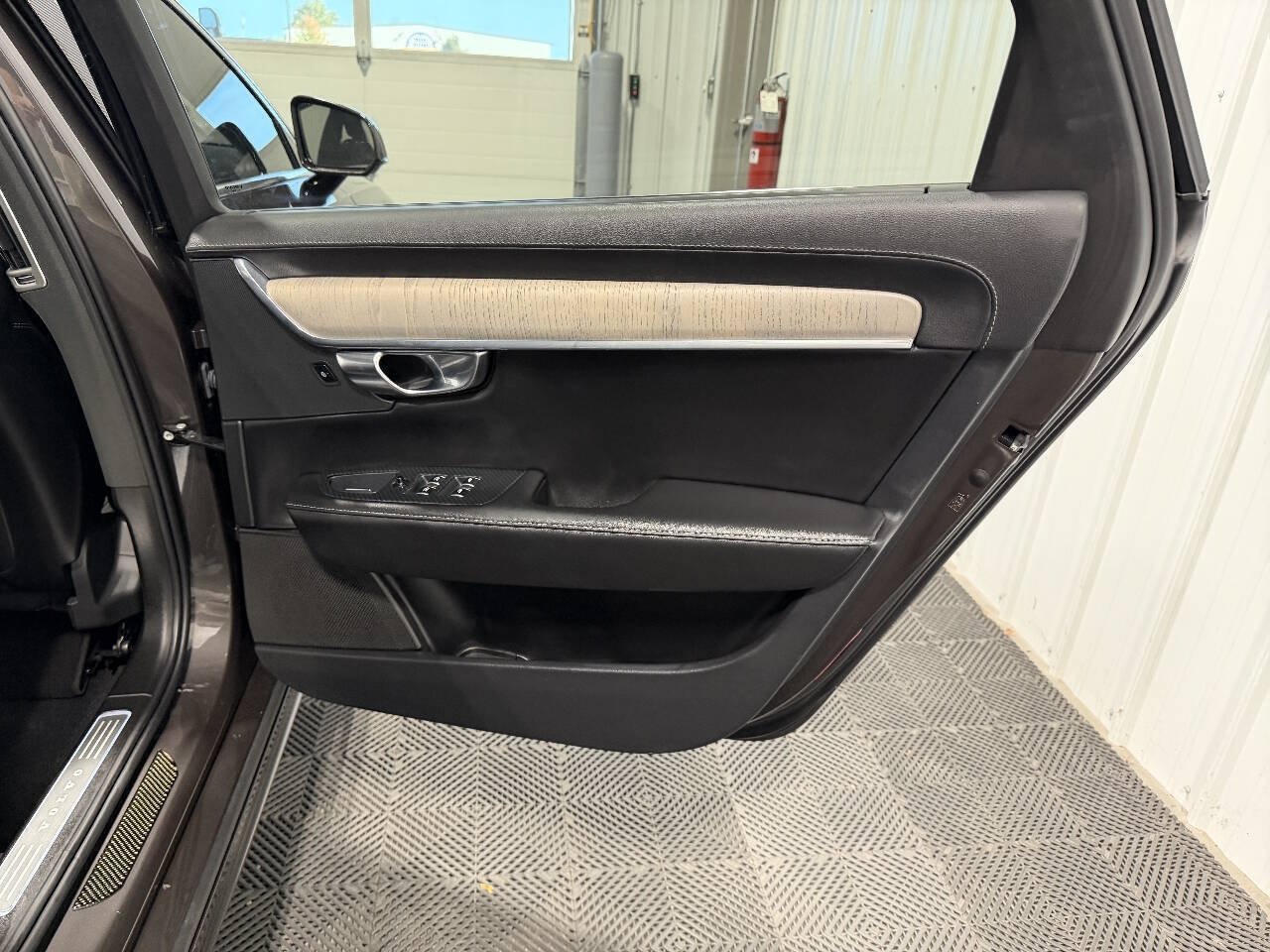 Used 2022 Volvo S90 B6 Inscription w/ Advanced Package AWD/4WD image 18