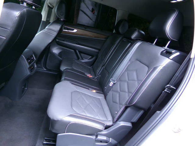 Used 2024 Volkswagen Atlas SE AWD/4WD image 15
