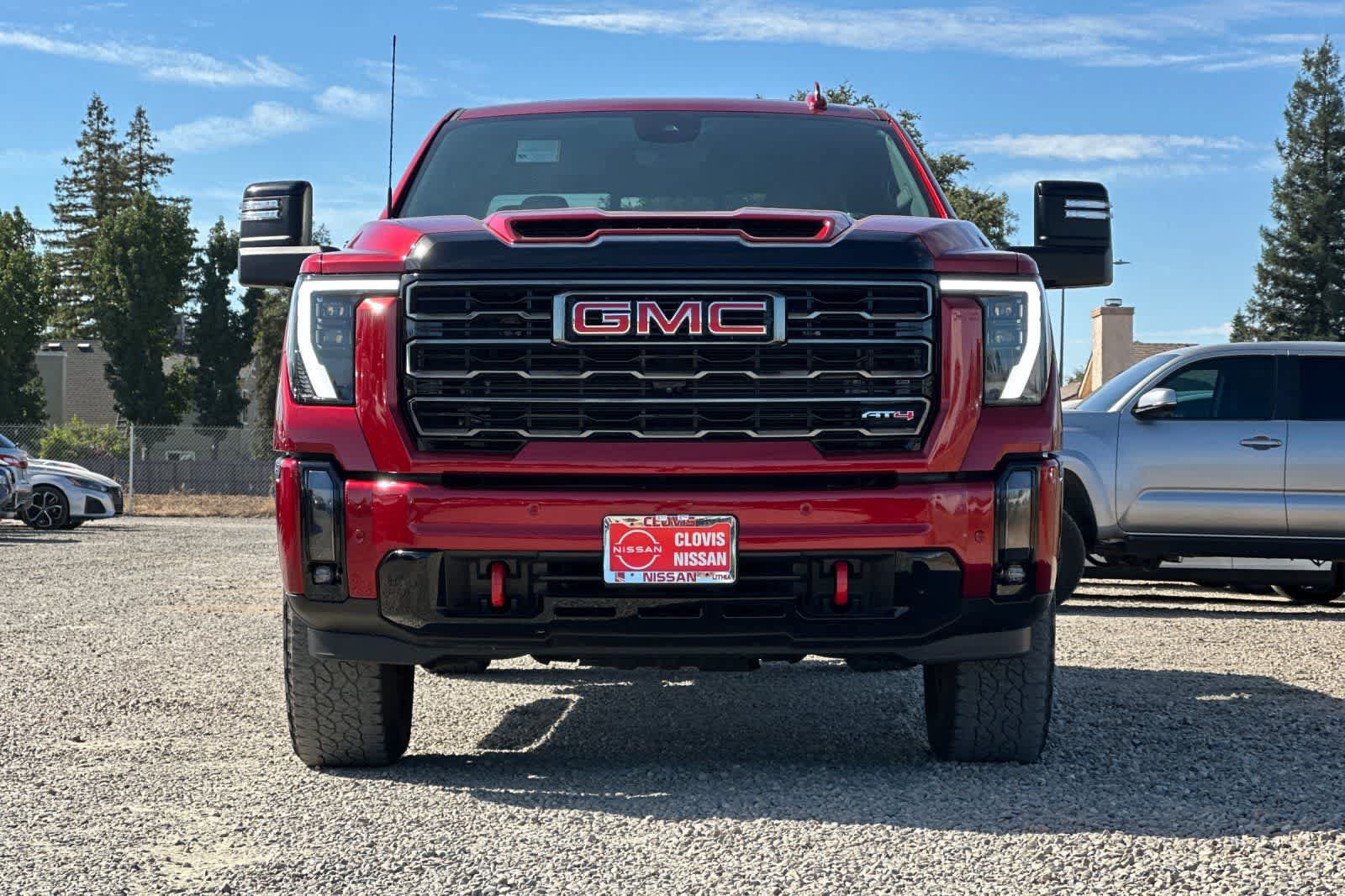 Used 2024 GMC Sierra 2500 AT4 w/ AT4 Premium Plus Package AWD/4WD image 11