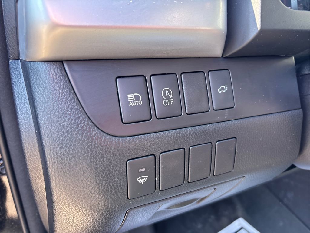 Used 2018 Toyota Highlander XLE w/ Carpet Mat Package (TMS) AWD/4WD image 40