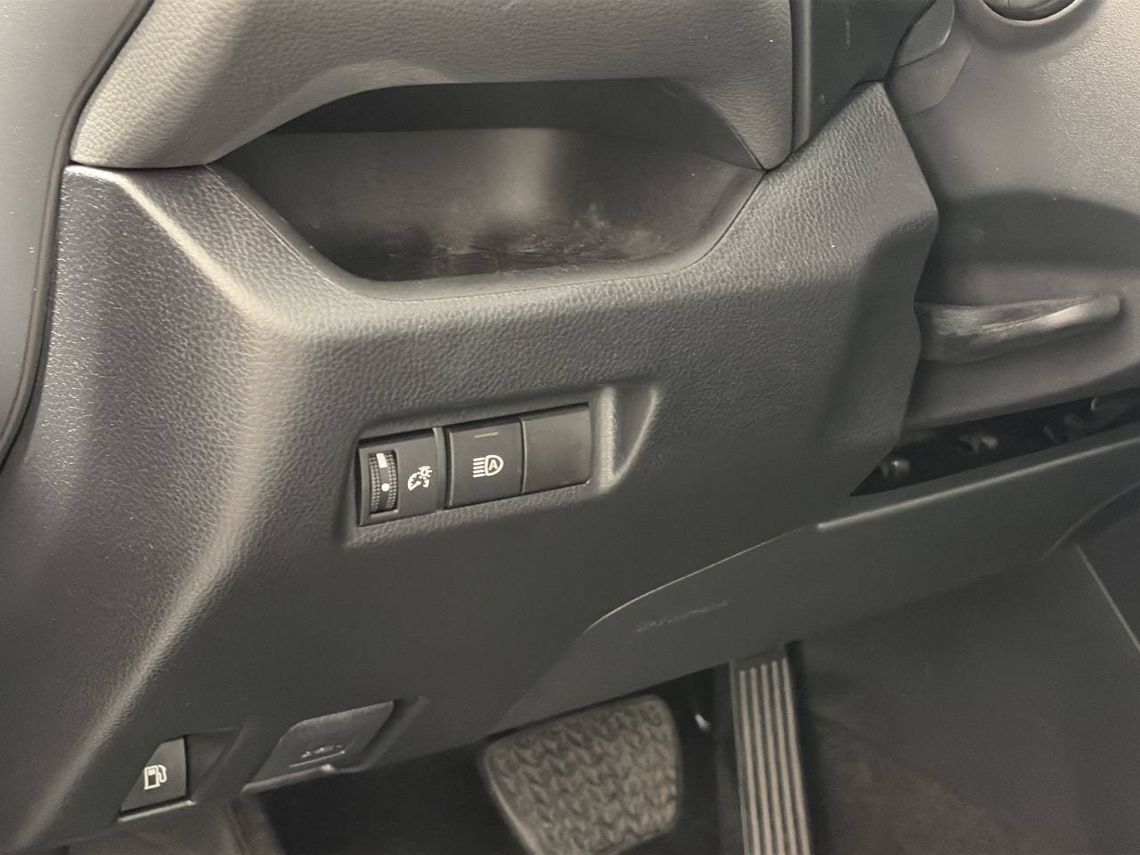Used 2023 Toyota RAV4 LE AWD/4WD image 12