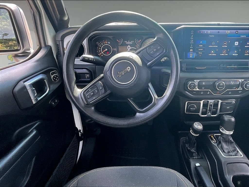 Used 2025 Jeep Gladiator Sport AWD/4WD image 17