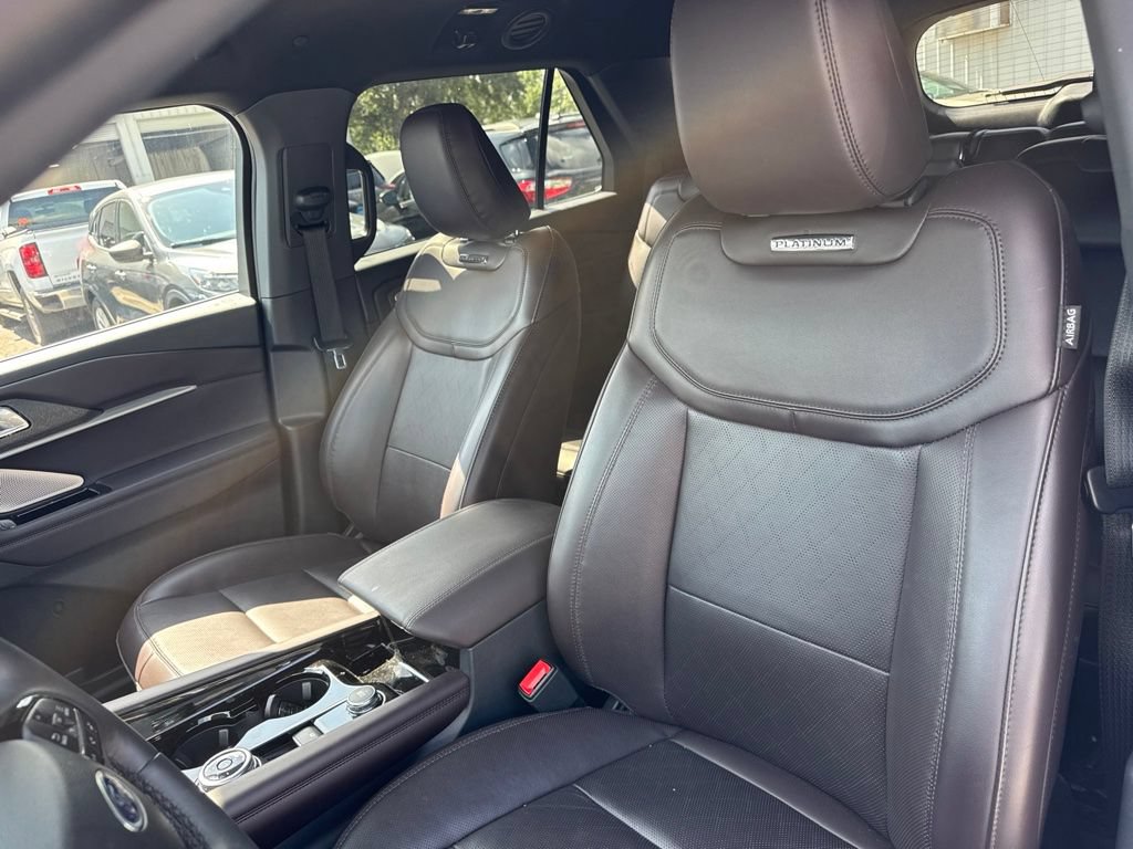 Used 2026 Ford Explorer Platinum RWD image 10