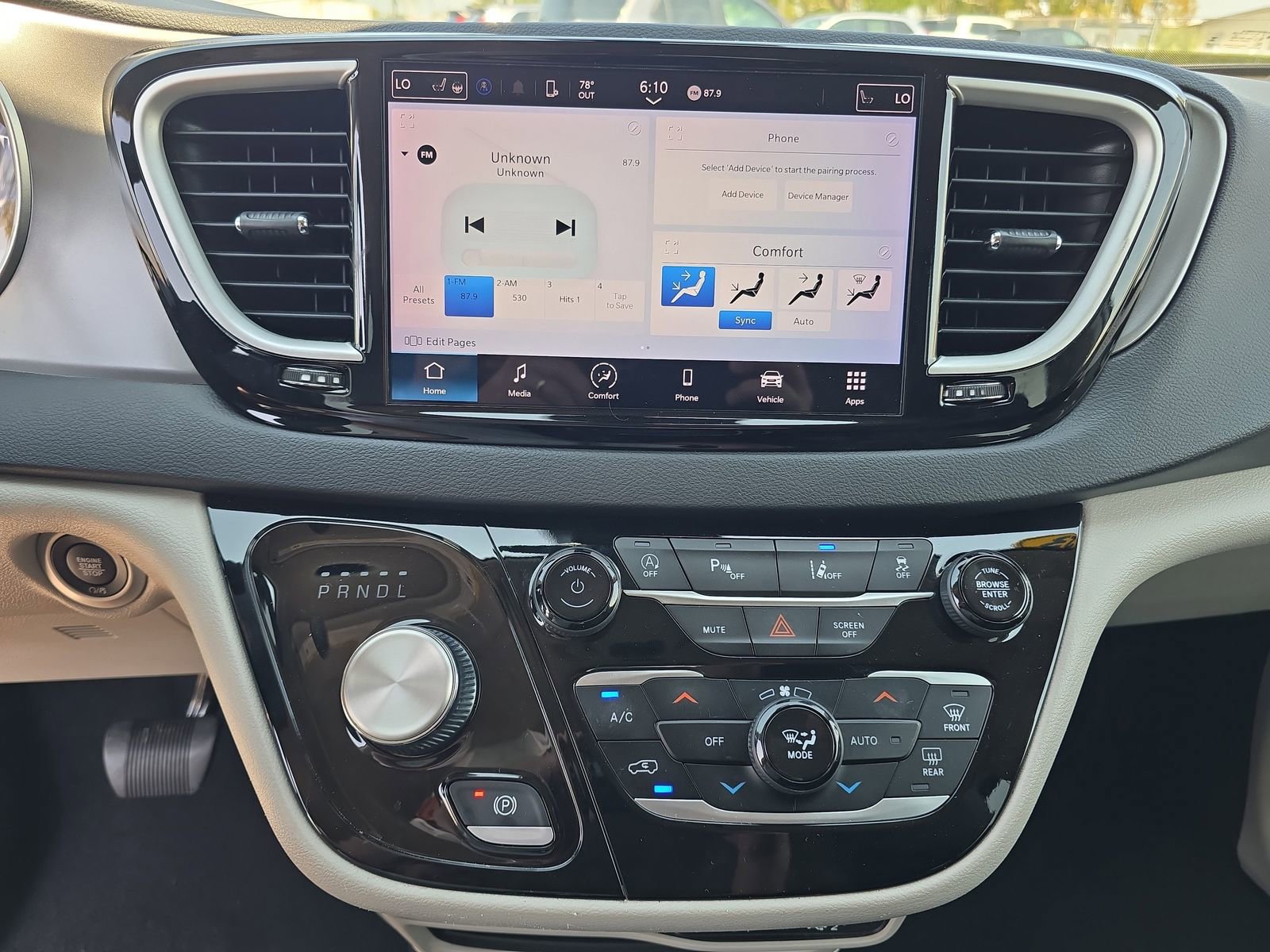 Used 2023 Chrysler Pacifica Touring-L image 18