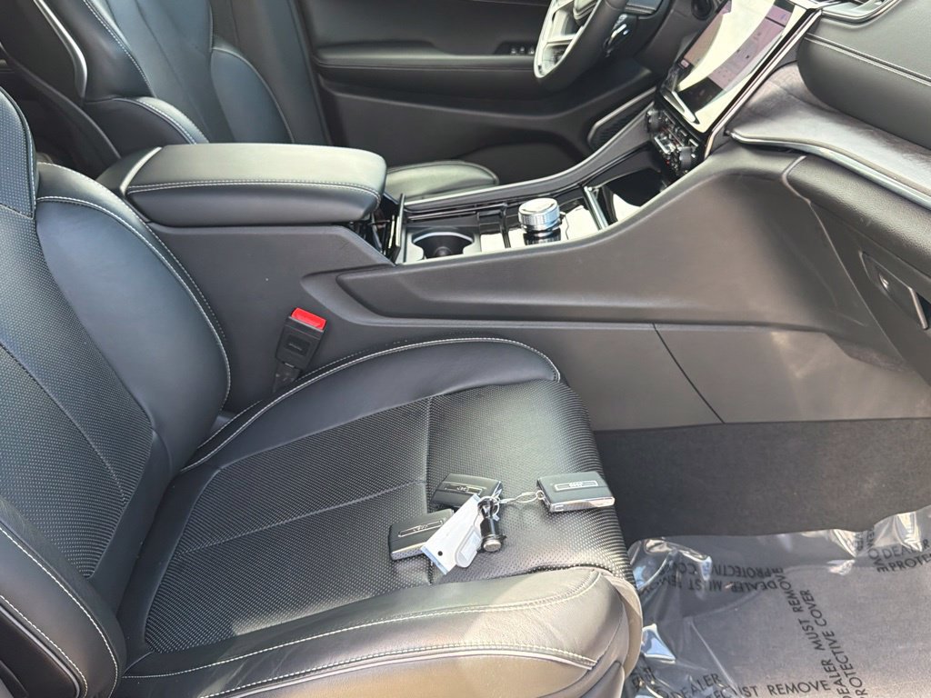 Used 2024 Jeep Grand Cherokee Overland RWD image 15