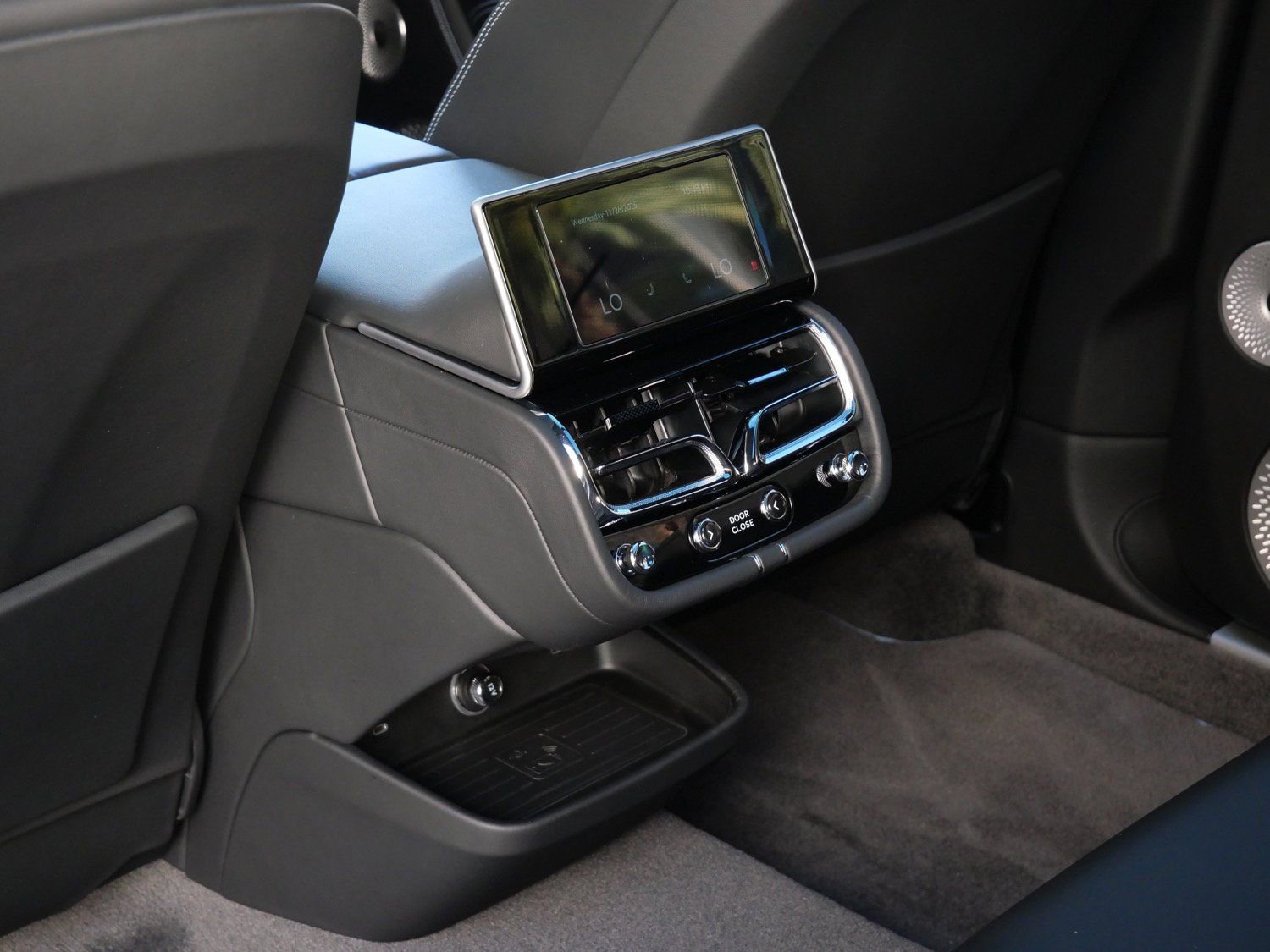 Used 2025 Bentley Bentayga Extended Wheelbase AWD/4WD image 22