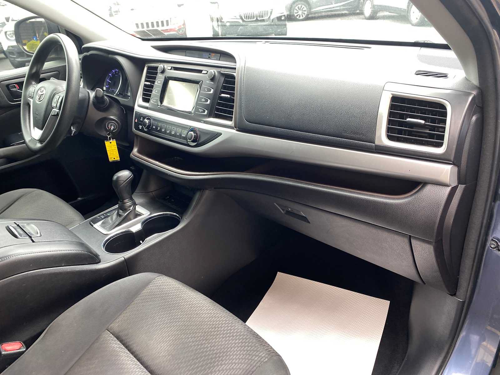 Used 2018 Toyota Highlander LE FWD image 23