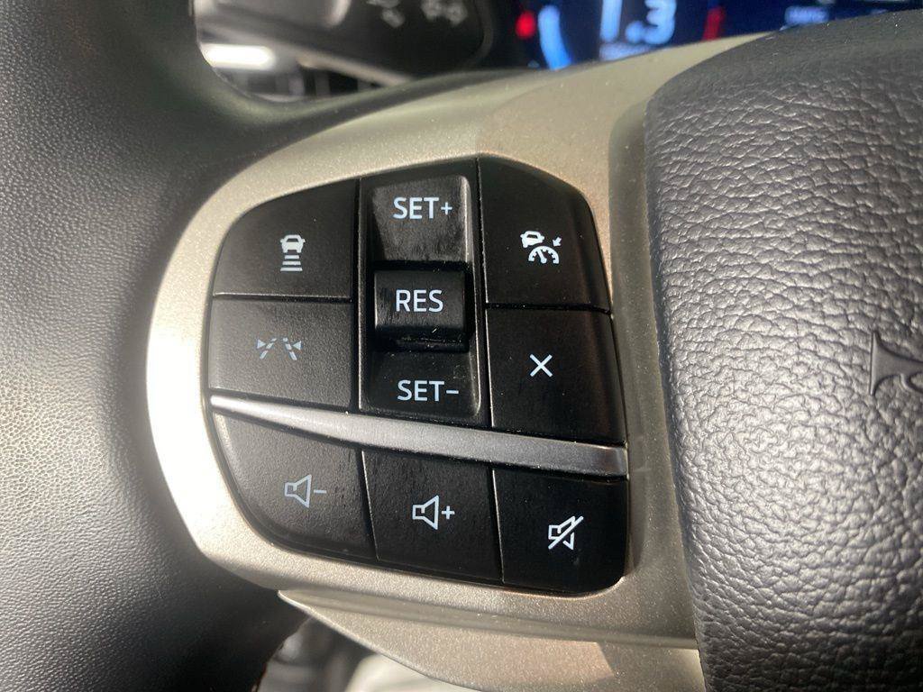 Used 2025 Ford Explorer Active AWD/4WD image 10