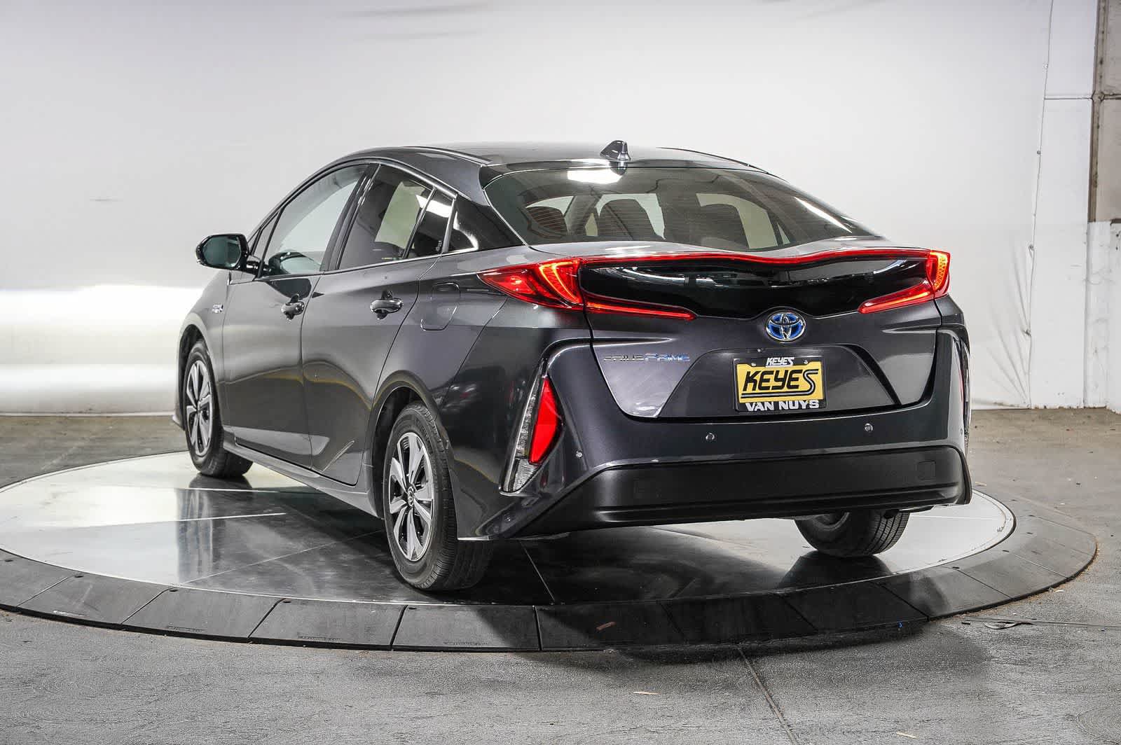Certified 2018 Toyota Prius Prime Advanced w/ Carpet Mat Package FWD image 3