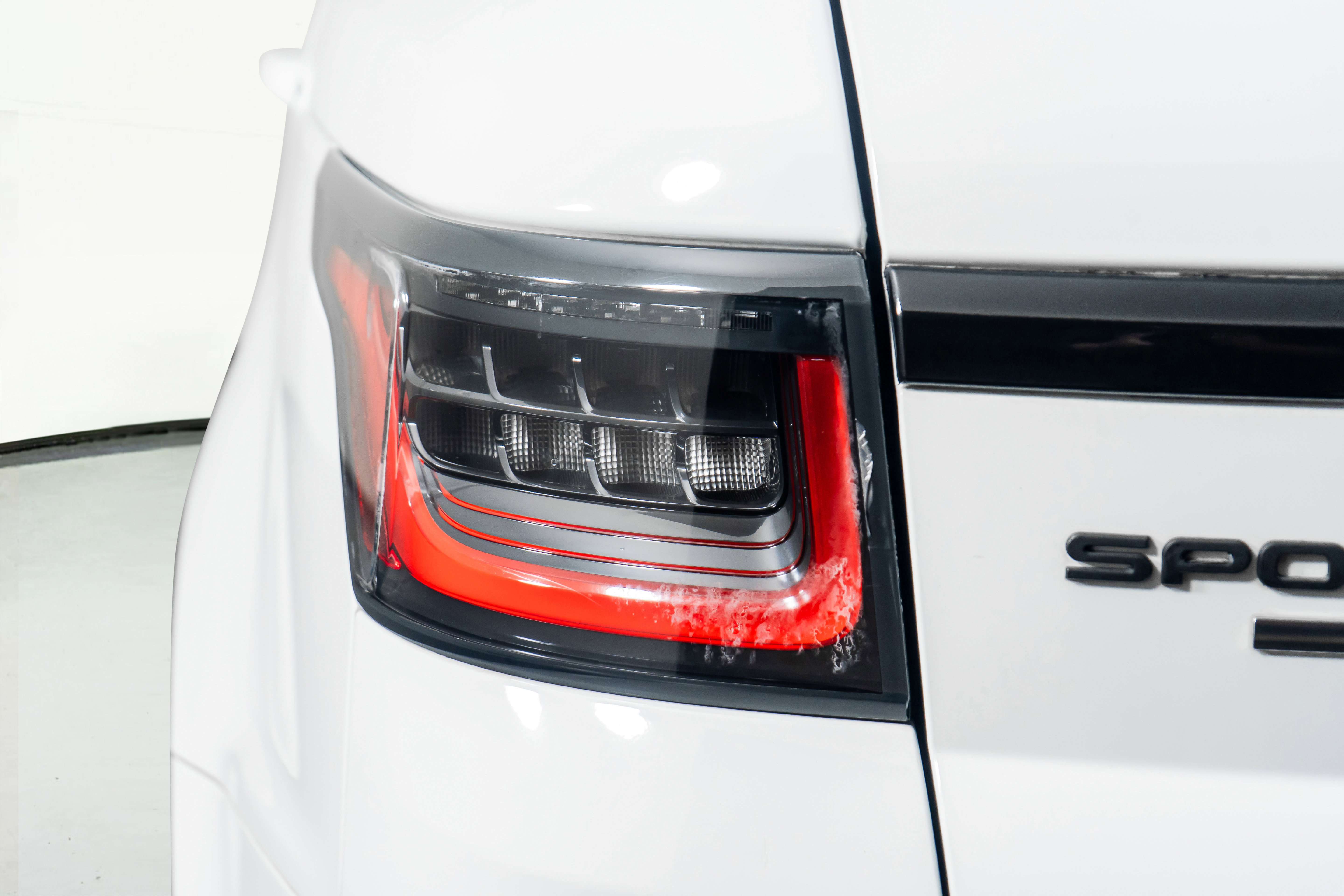 Used 2019 Land Rover Range Rover Sport HSE image 12