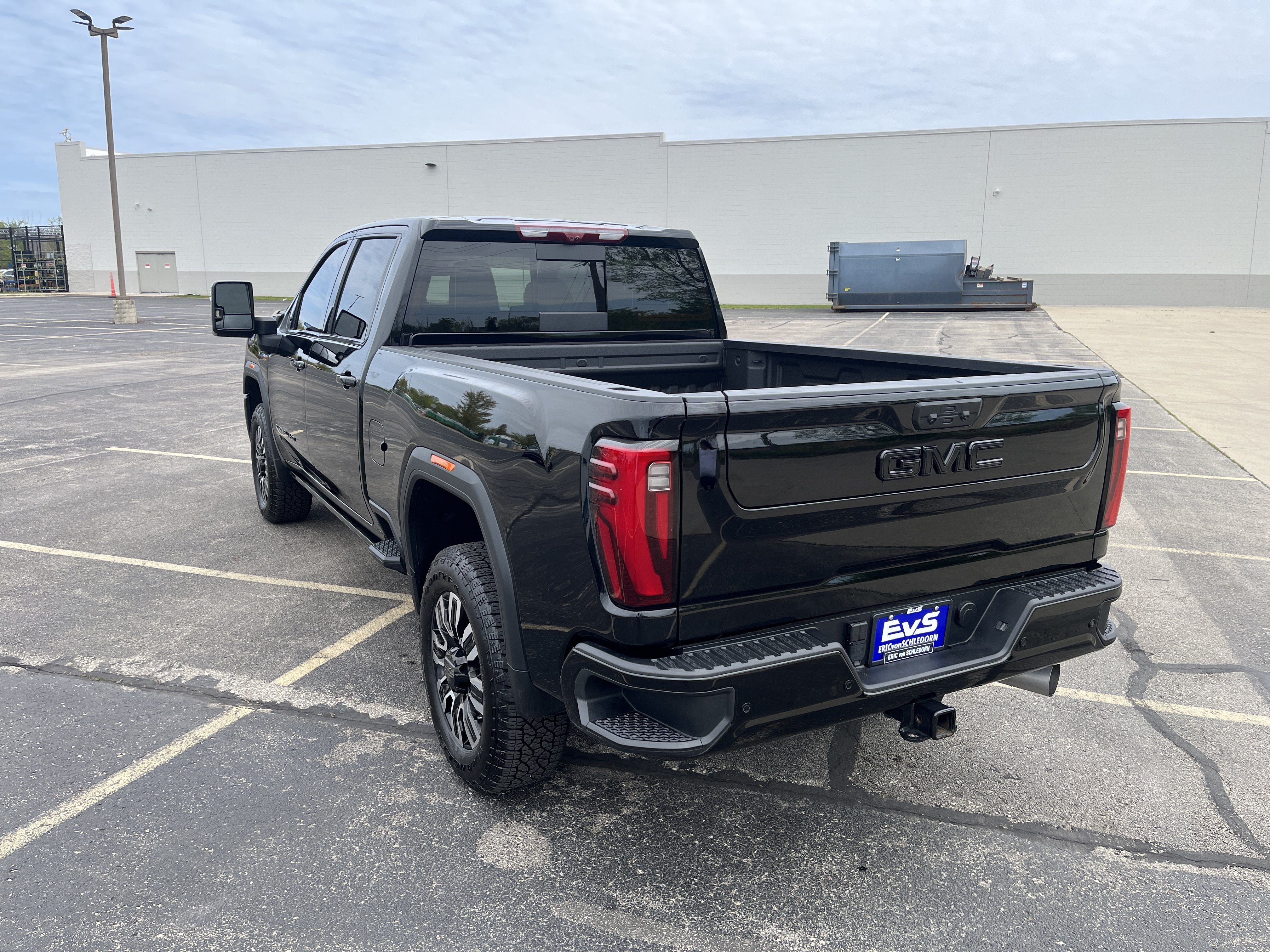 Used 2025 GMC Sierra 2500 Denali Ultimate AWD/4WD image 4