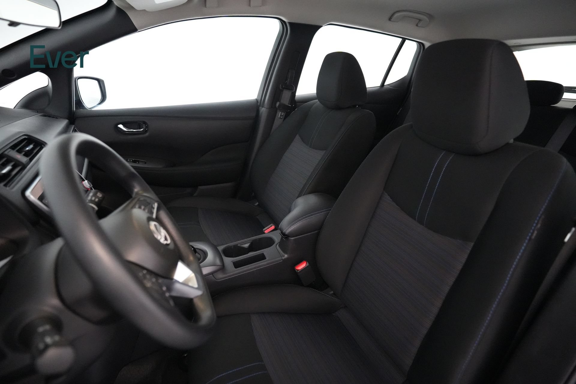 Used 2025 Nissan Leaf S FWD image 4