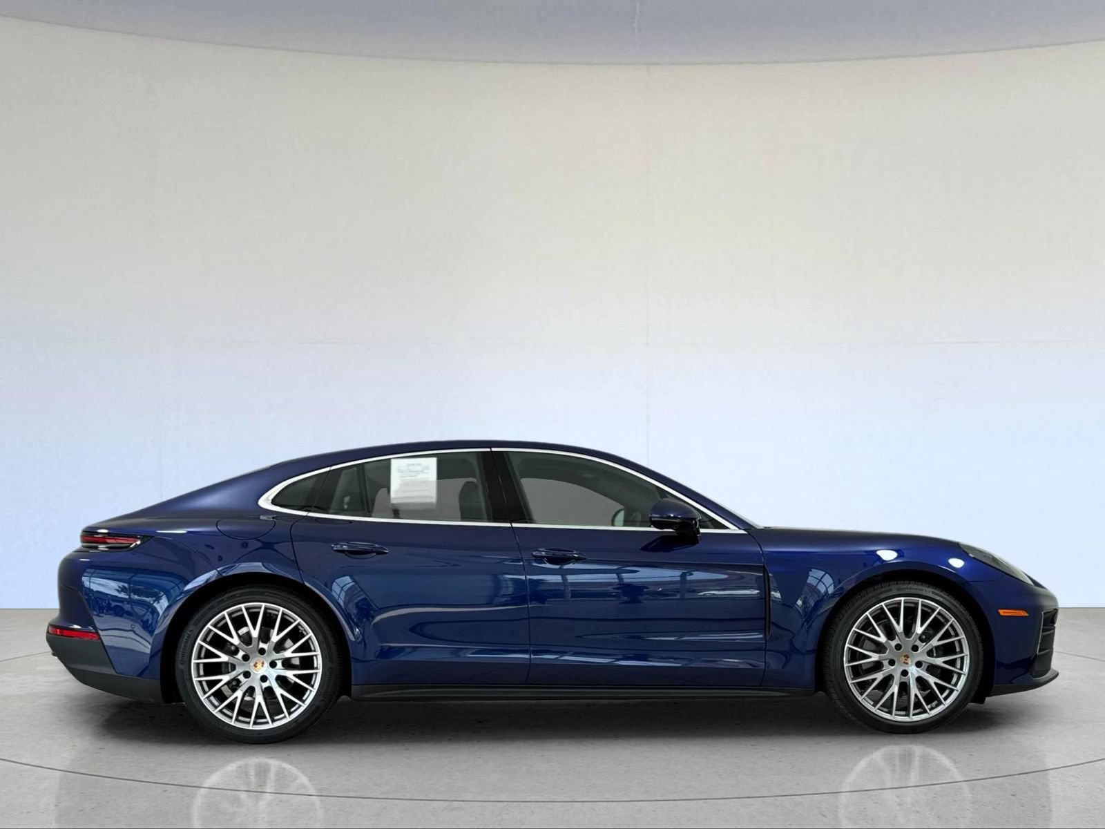 Certified 2025 Porsche Panamera RWD image 9