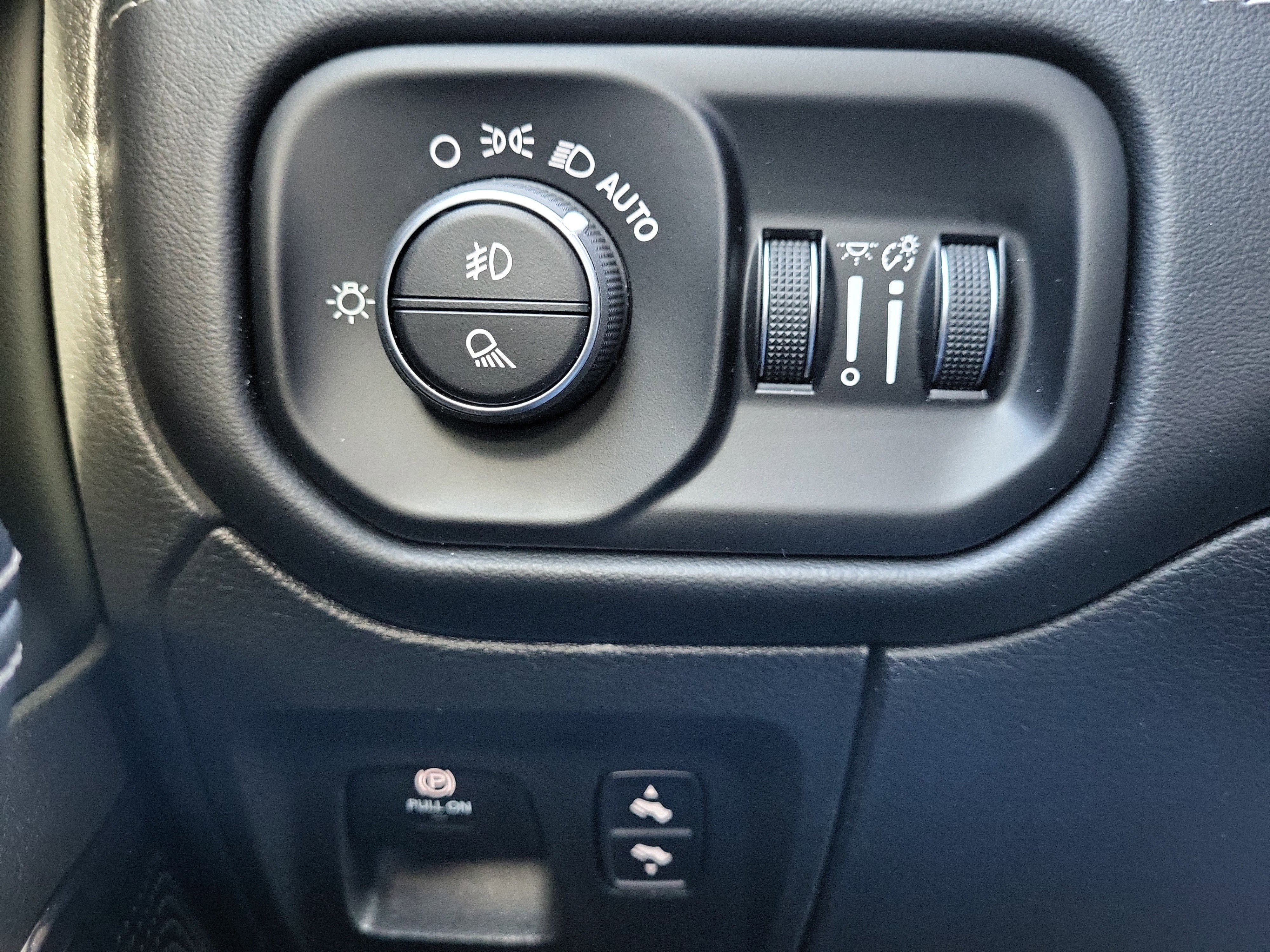 Used 2024 RAM 1500 Limited image 29