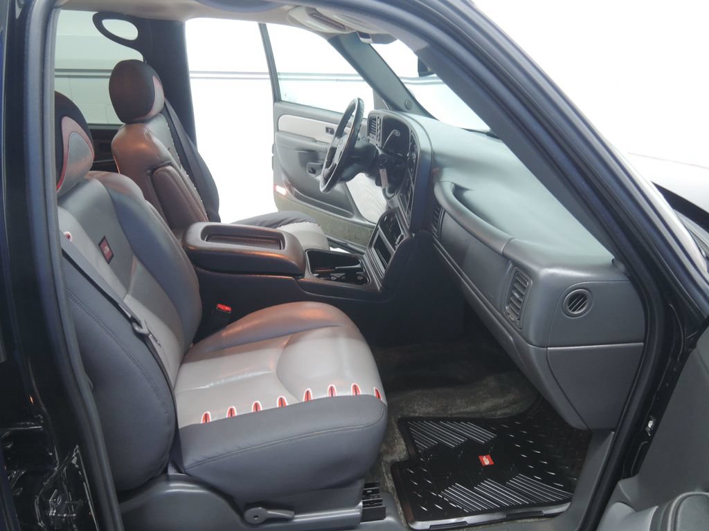 Used 2003 Chevrolet Avalanche 4x4 w/ The North Face Edition image 38