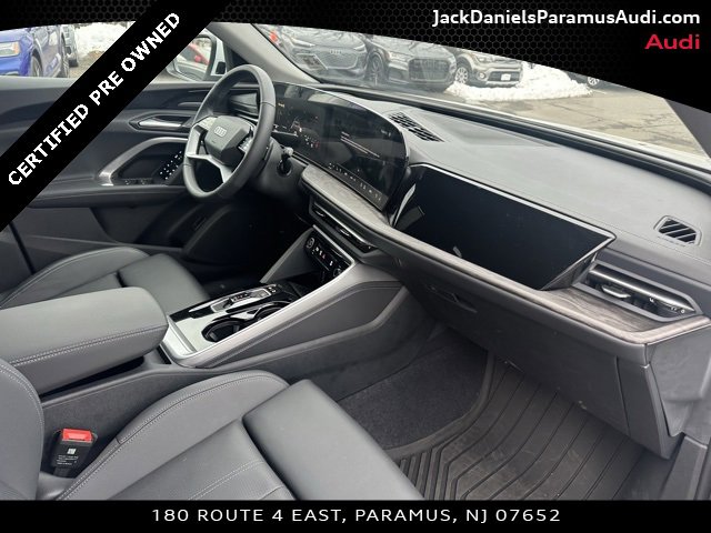 Used 2025 Audi Q5 2.0T Premium Plus w/ Premium Plus image 14
