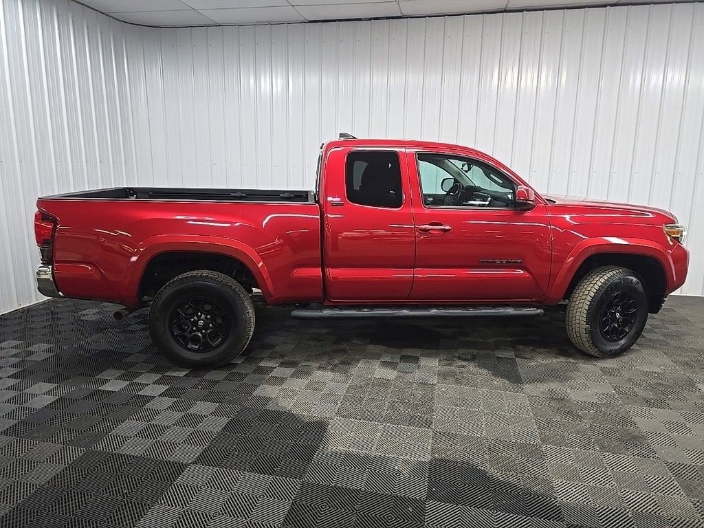 Used 2019 Toyota Tacoma SR5 AWD/4WD image 2
