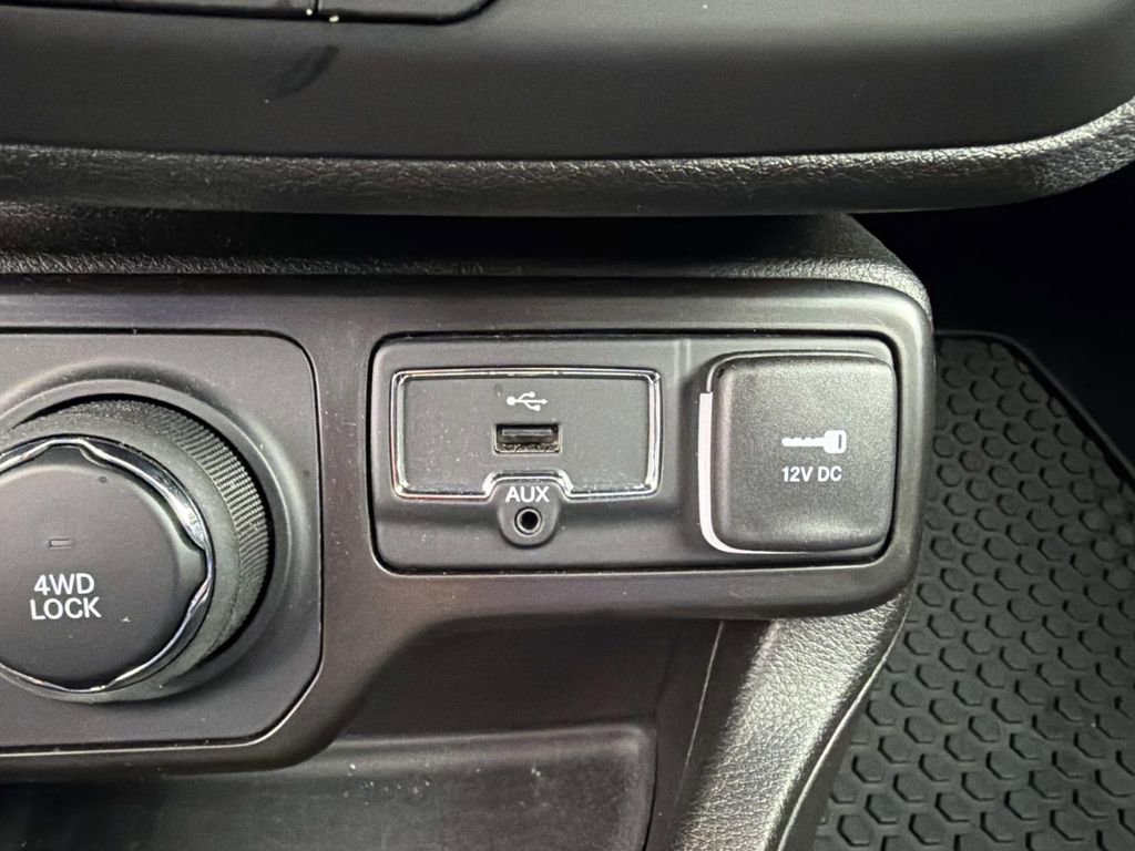 Used 2023 Jeep Renegade Altitude w/ Sun/Sound Group image 34