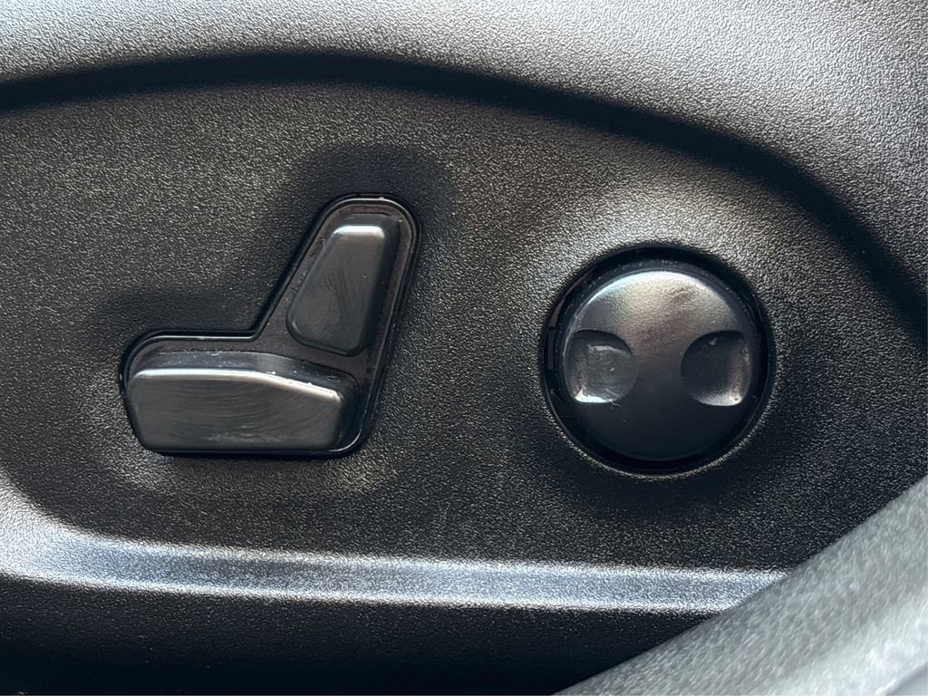 Used 2023 Jeep Renegade Latitude w/ Sun/Sound Group AWD/4WD image 23