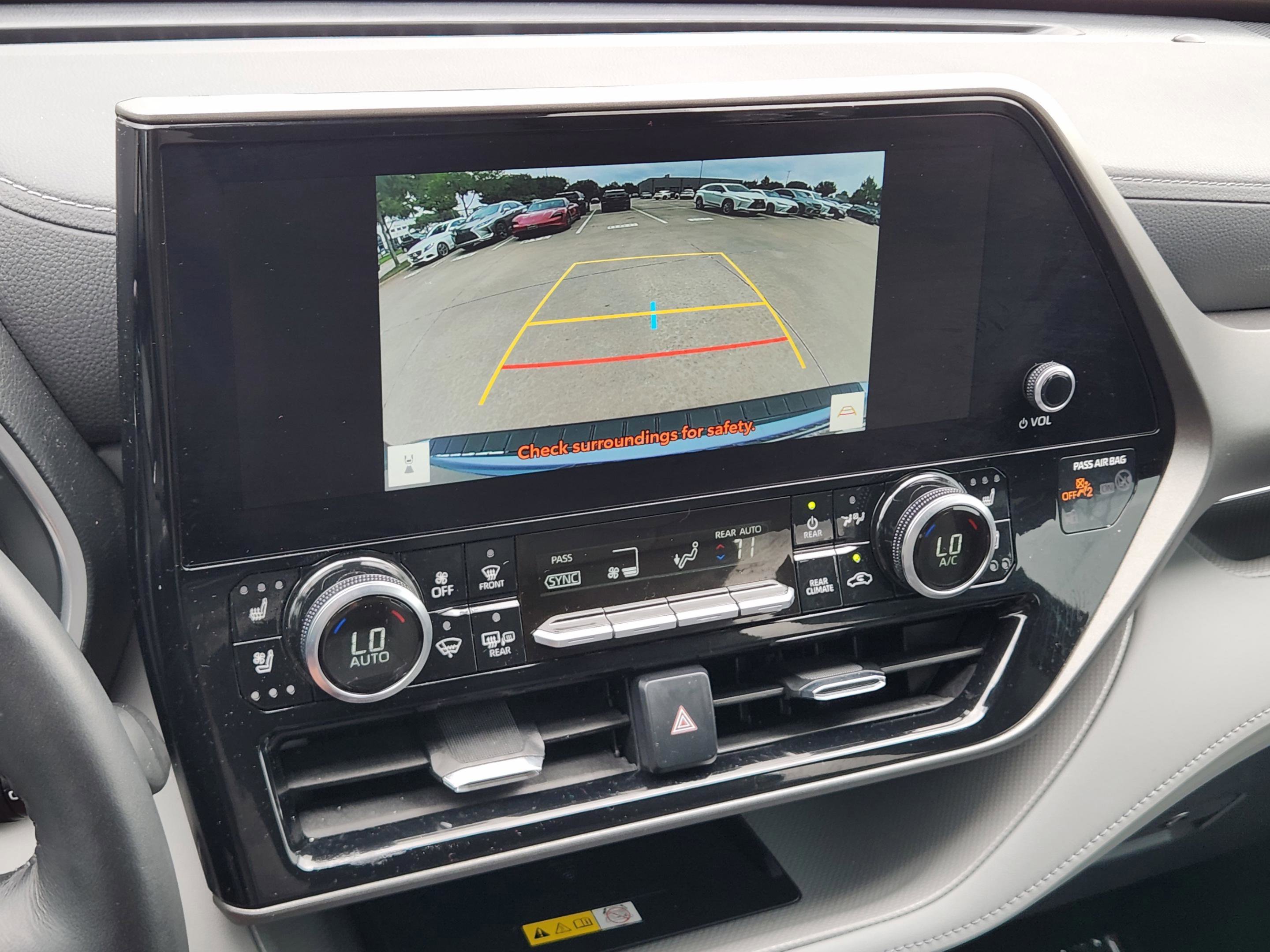 Used 2024 Toyota Highlander Limited FWD image 25
