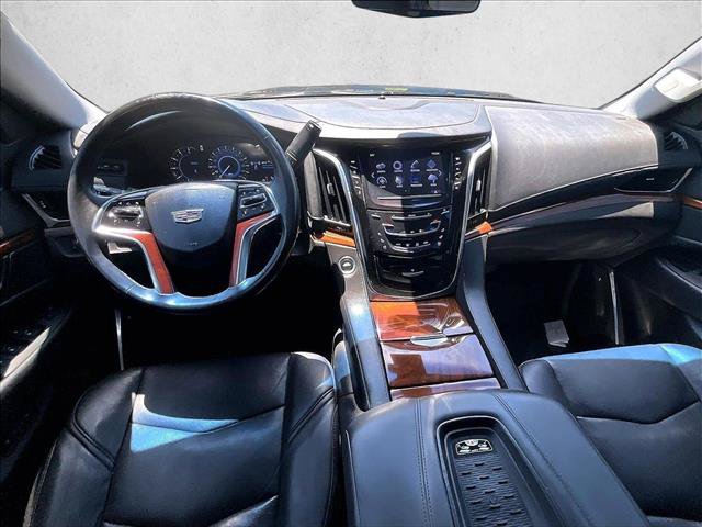Used 2017 Cadillac Escalade ESV Luxury RWD image 16