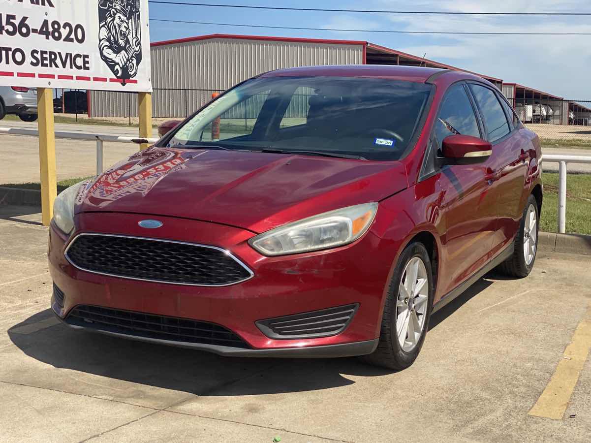 Used 2017 Ford Focus SE FWD image 2