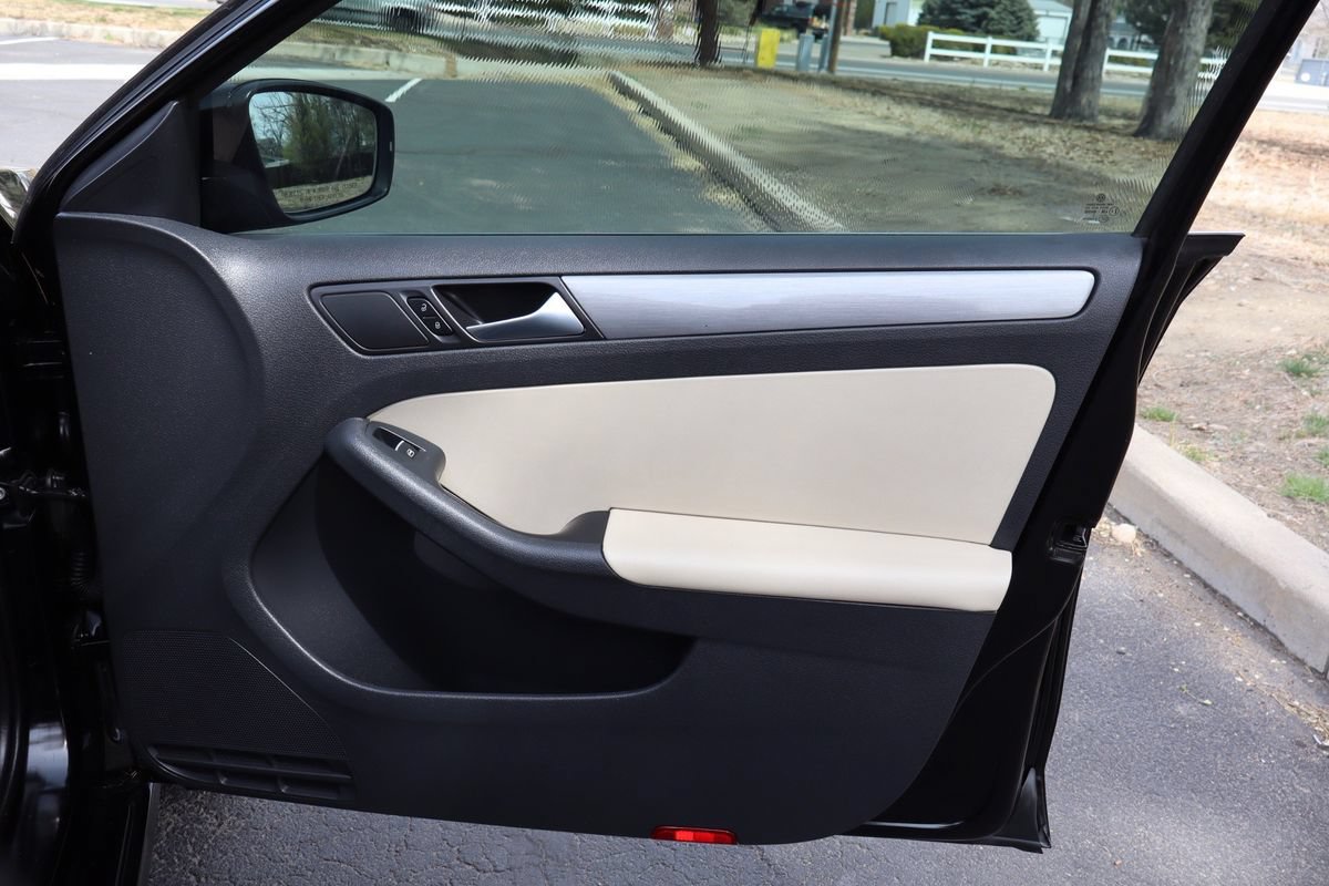 Used 2012 Volkswagen Jetta SEL FWD image 26