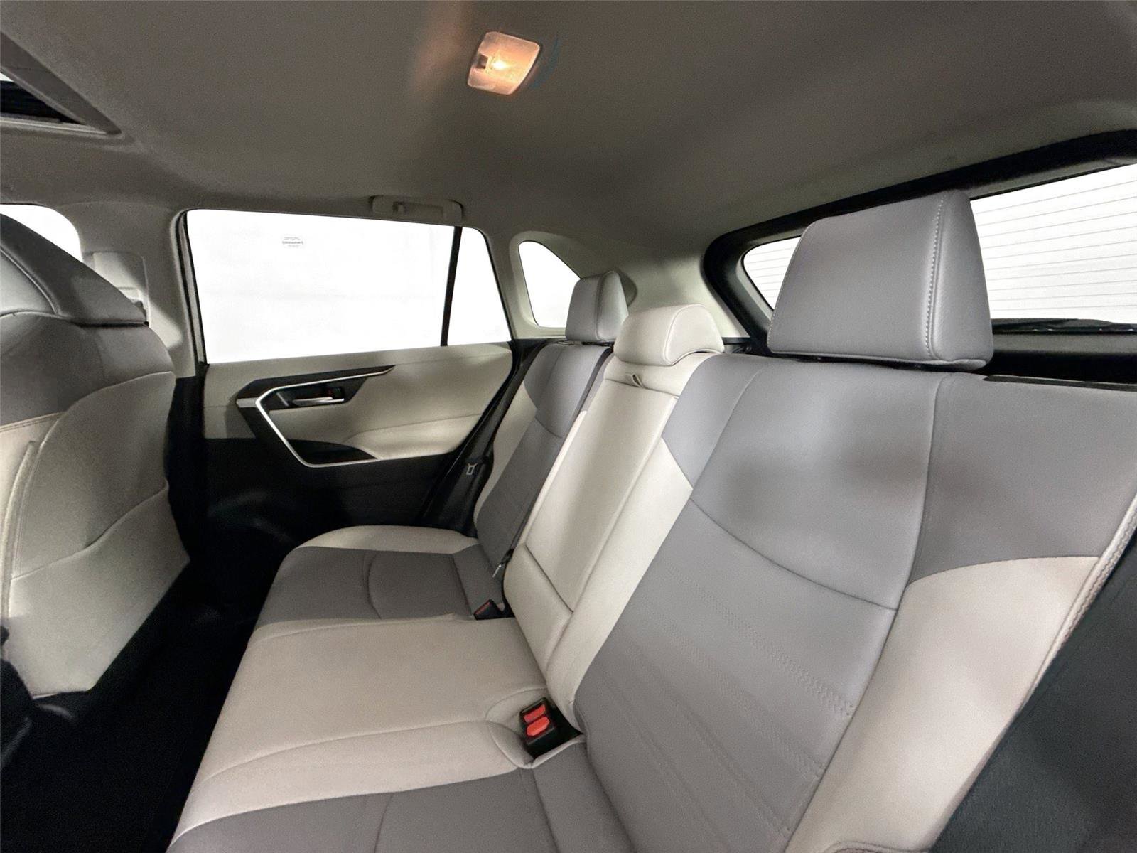 Used 2020 Toyota RAV4 XLE Premium FWD image 29