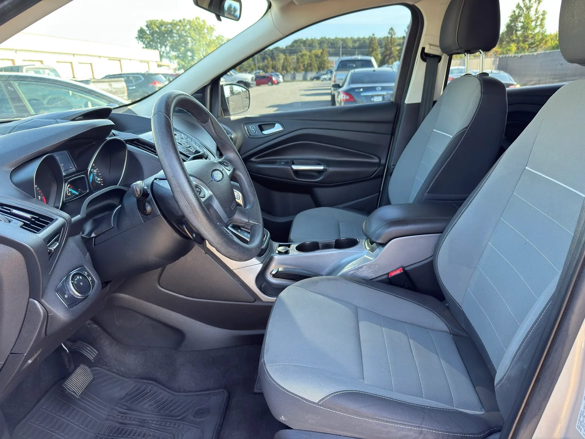 Used 2014 Ford Escape SE FWD image 2